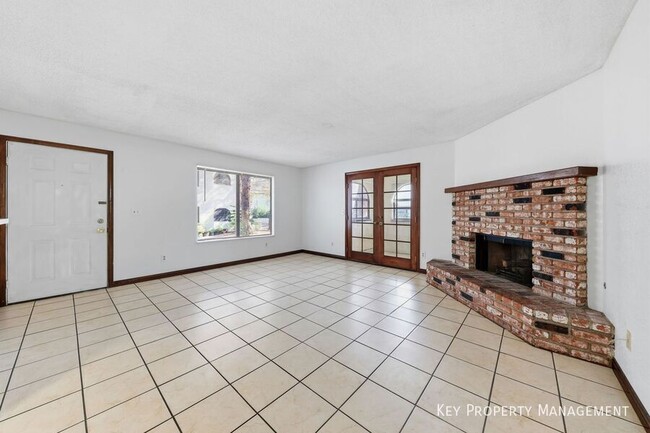 Building Photo - 1418 Santa Margarita St