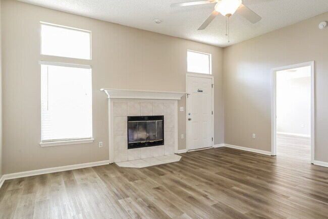 Building Photo - 265 Maplewood Dr