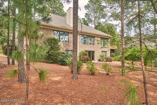 Building Photo - 38 Pinebrook Dr