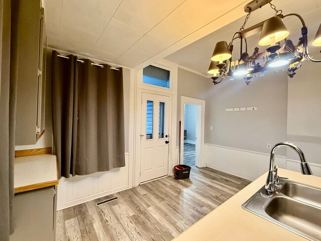 Building Photo - 1402 O Ave