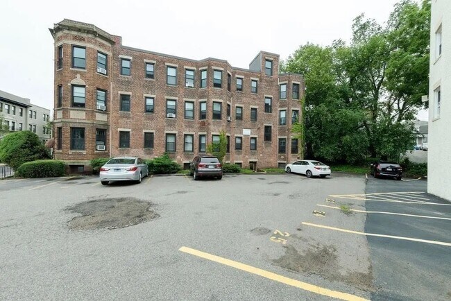 Building Photo - 39 Glenville Ave