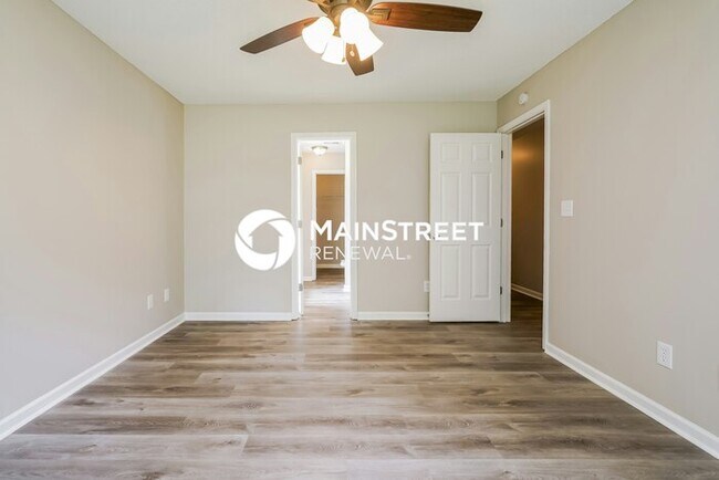 Building Photo - 5 Bedroom Pet-Friendly Home in Douglasville, GA with Main Street Renewal