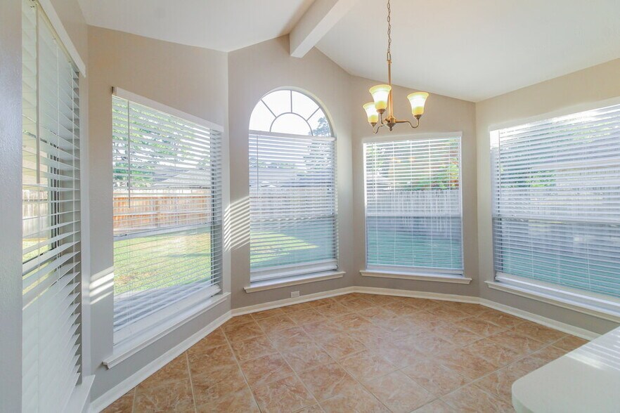 Building Photo - 2711 Knollbrook Ln