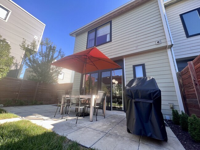 Building Photo - 130 Home St