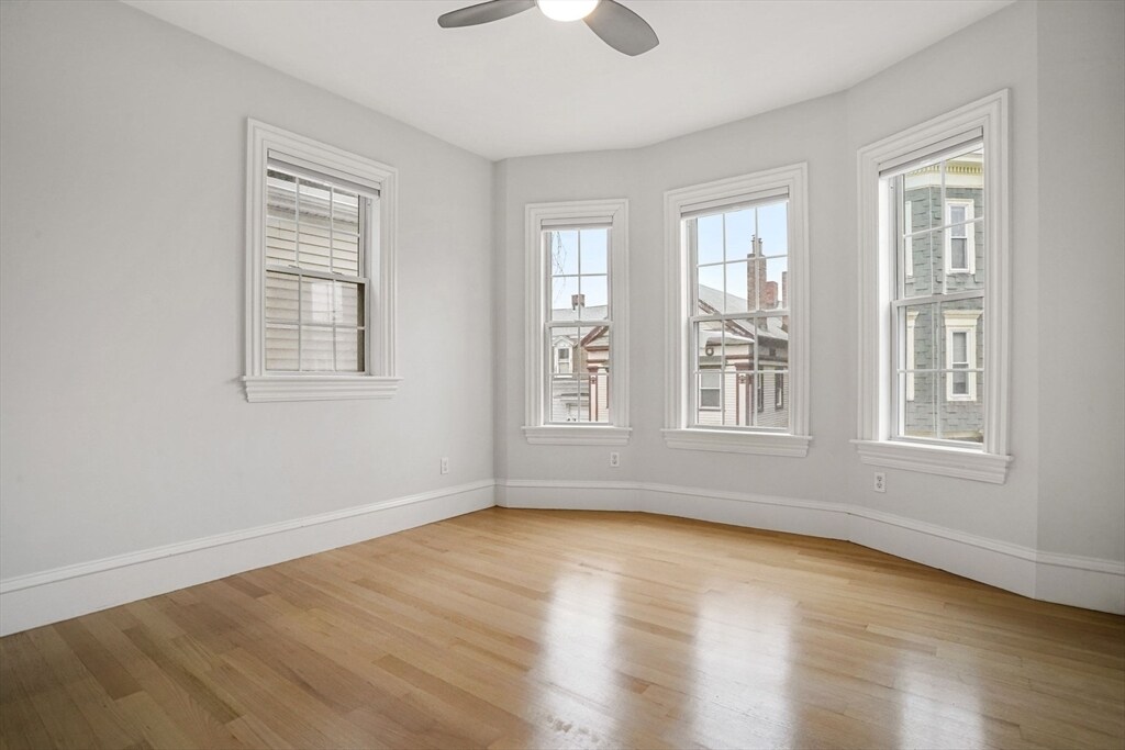 Building Photo - 703 E 4th St