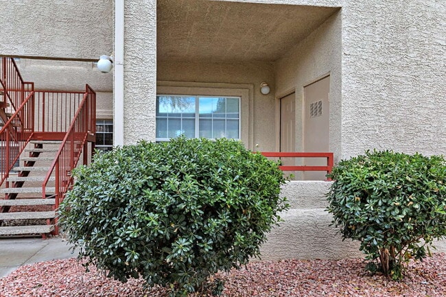 Building Photo - Spacious 1st floor condo in Henderson