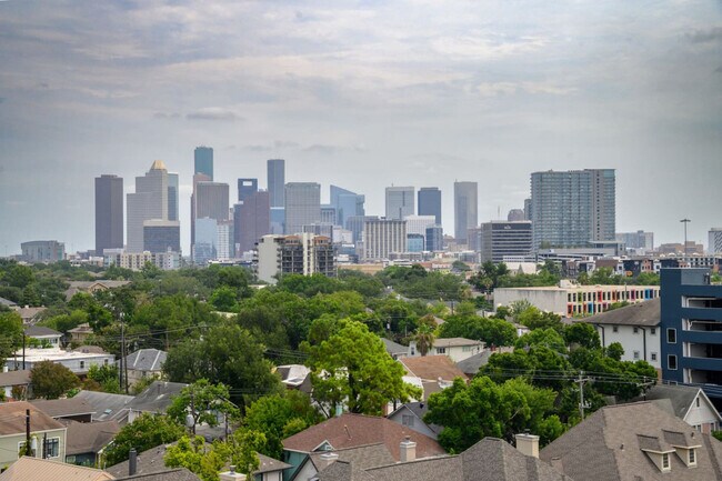 Building Photo - 701 Richmond Ave.