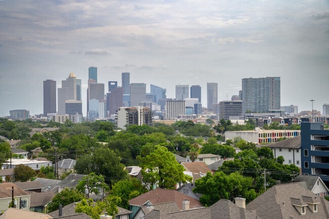 Building Photo - 714 Richmond Ave.