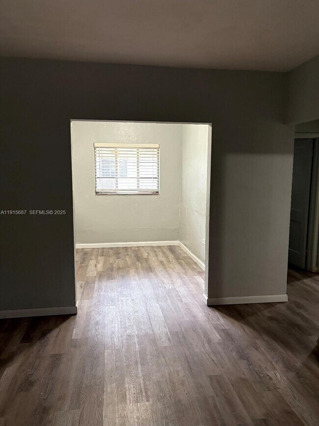 Building Photo - 970 SW 7th St