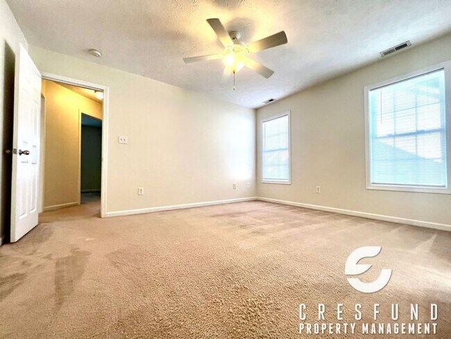 Building Photo - COZY AND CONVENIENT MINUTES FROM FT. BRAGG!