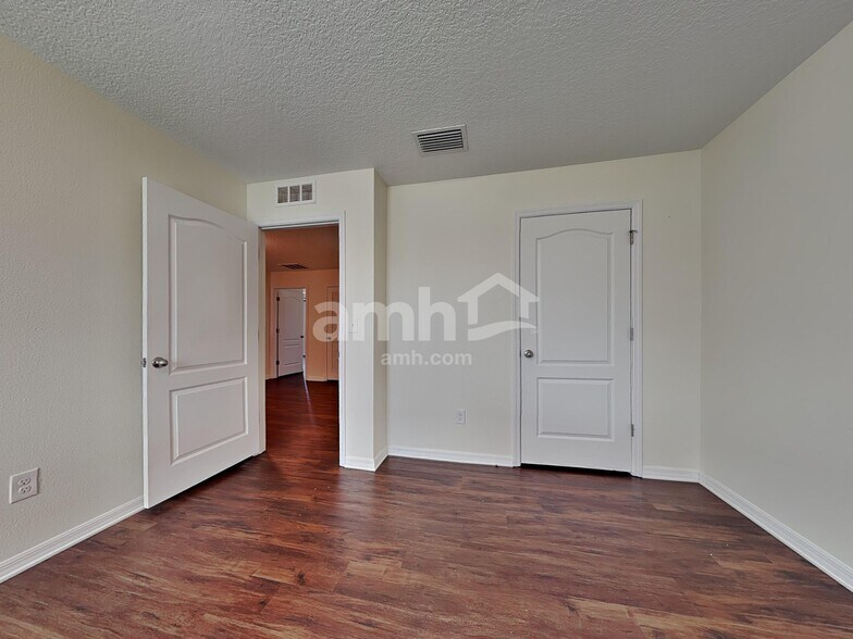 Building Photo - 35900 Jenny Lynne Cir