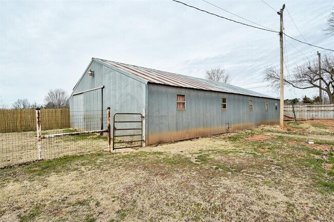Building Photo - 1839 E Pleasantview Ln