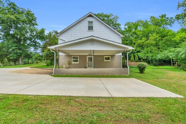 Building Photo - Easy Living in Red Bank!