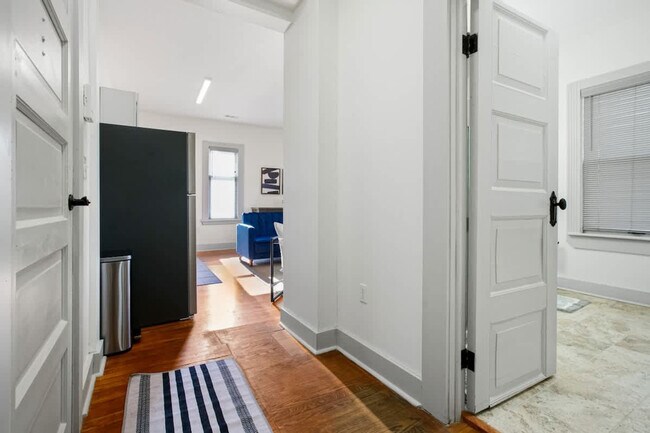 Building Photo - 1848 E 89th St