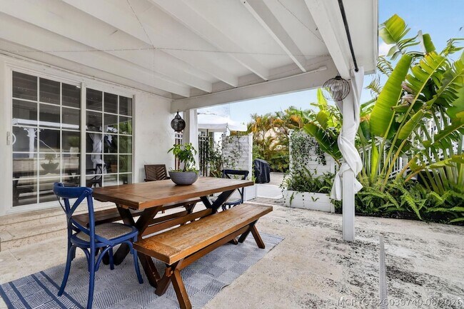 Building Photo - 412 El Prado