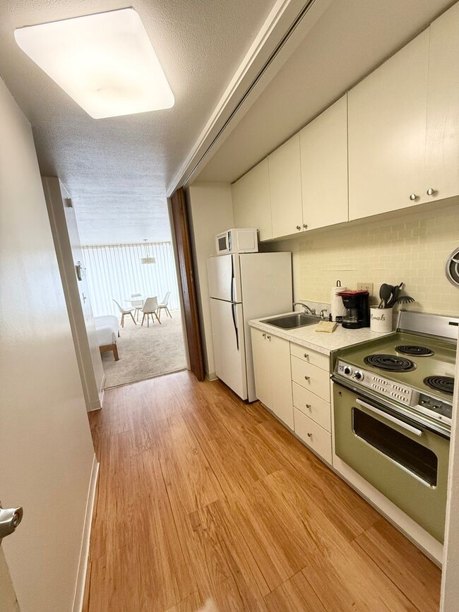 Building Photo - Waikiki - Ilikai Marina - Fully furnished ...