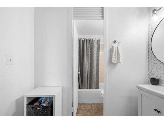 Building Photo - 15 S 1st St