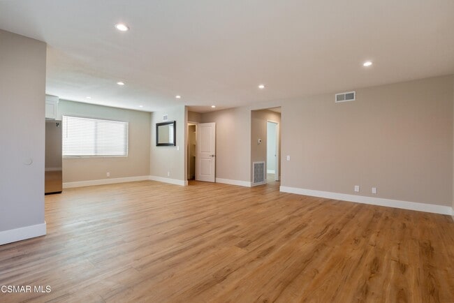 Building Photo - 659 Brossard Dr