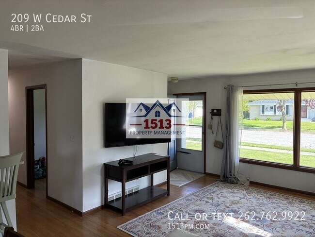 Building Photo - 209 W Cedar St