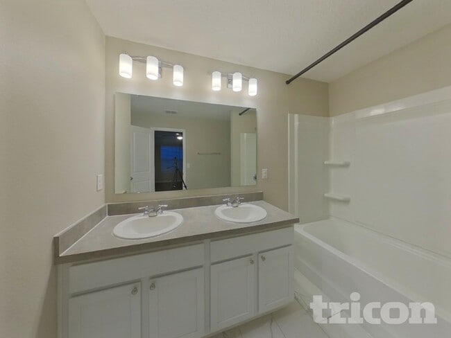 Building Photo - 1725 Garden View St