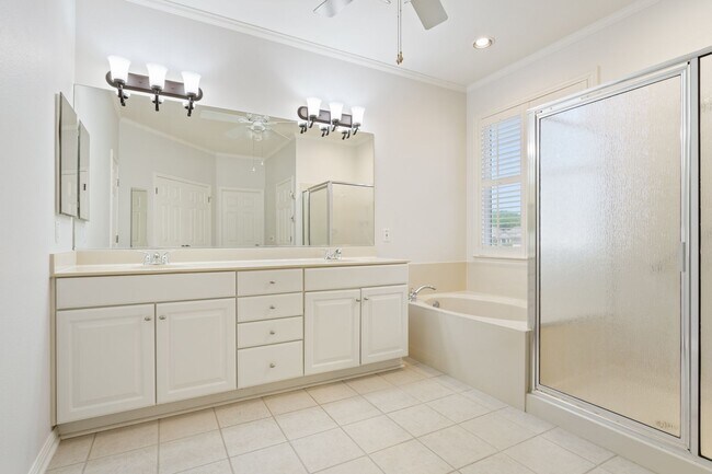 Building Photo - 102 Teacup Cove