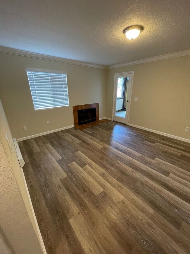 Building Photo - 2375 Tripp Dr