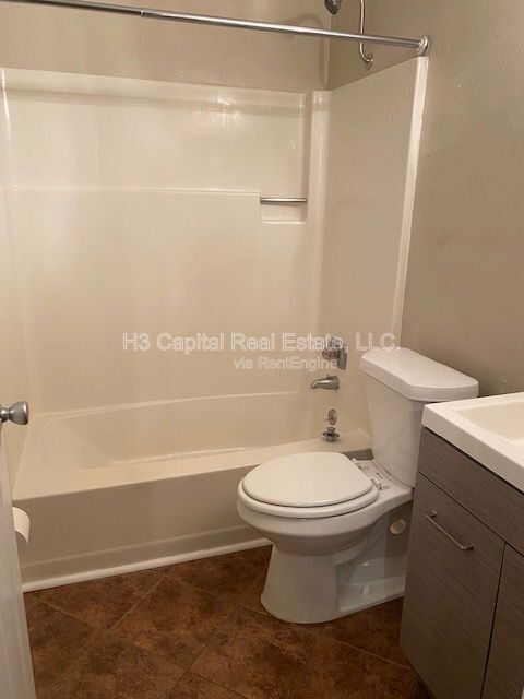 Building Photo - 31 Rosehaven Dr