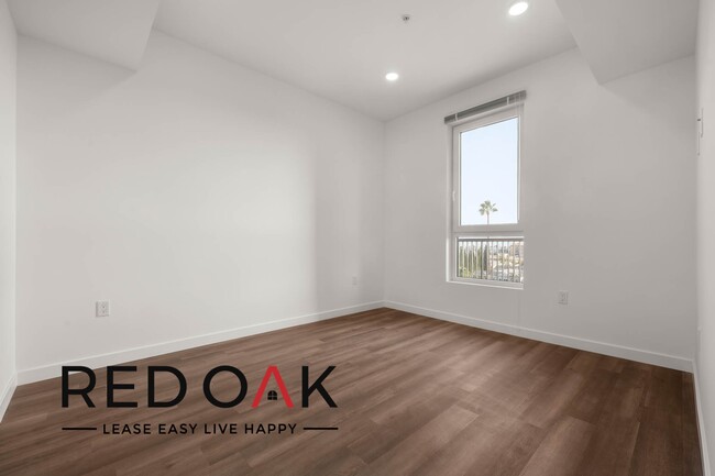 Building Photo - Elegant One Bedroom Penthouse Drenched in ...