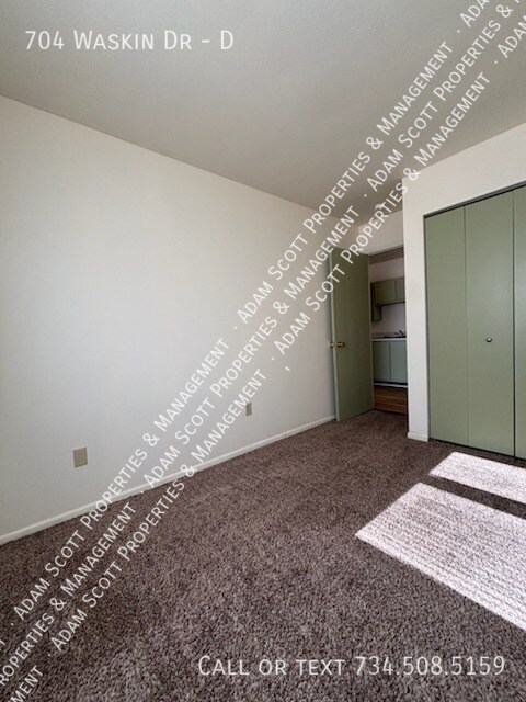 Building Photo - 704 Waskin Dr