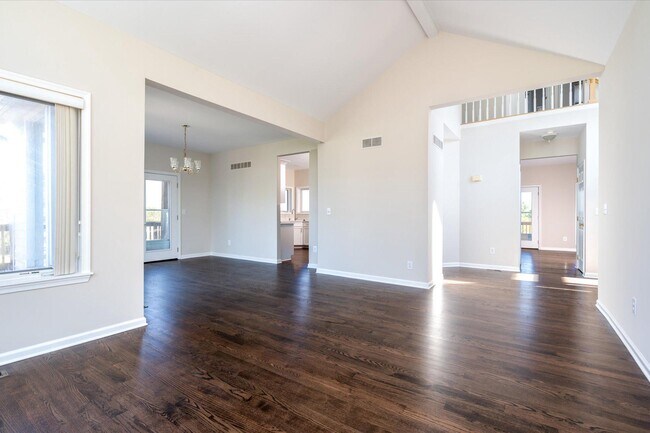 Building Photo - 1100 Paca Dr