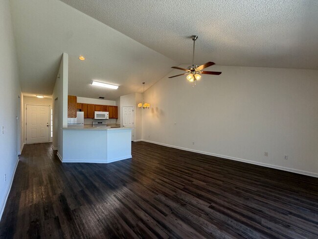 Building Photo - Comfort, Convenience & a Fresh Start in Palm Coast!