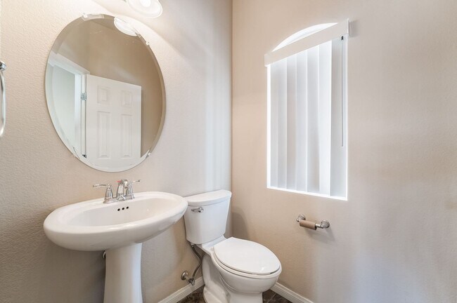 Building Photo - Upgraded Tri-Level Home on a Cul-de-Sac Lot in Southwest
