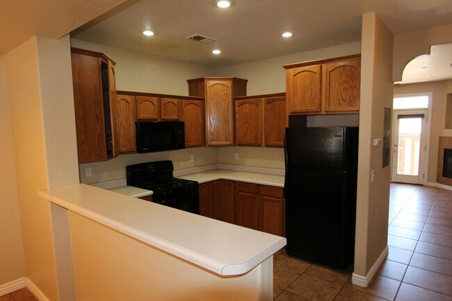 Building Photo - 4BR Home in Rio Homes | Split Floor Plan + Near NAU & CCC