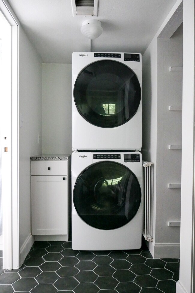 Laundry Area 1 - 6800 E Tennessee Ave