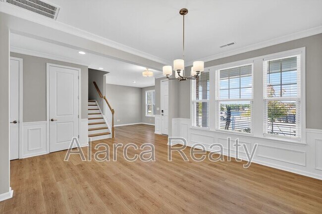 Building Photo - 256 W Waterlynn Rd