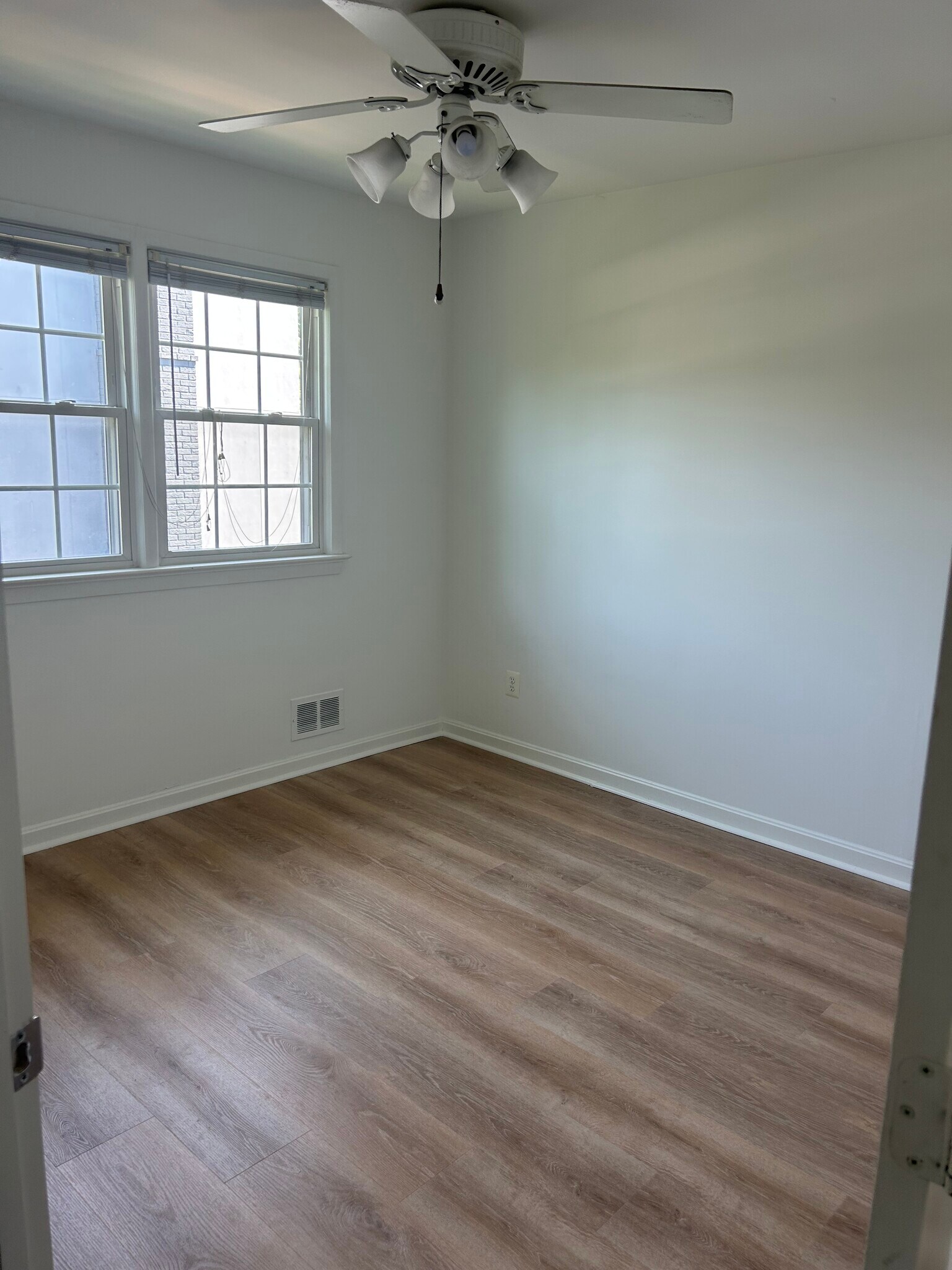 3 bedrooms of similar size all with hardwood floors - 716 N Jackson St