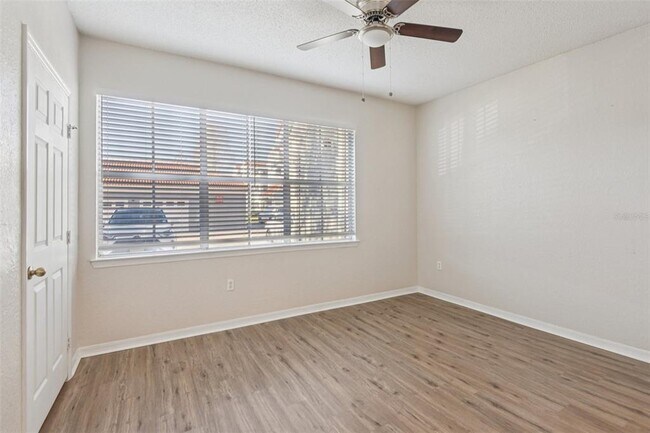 Building Photo - 18001 Richmond Pl Dr