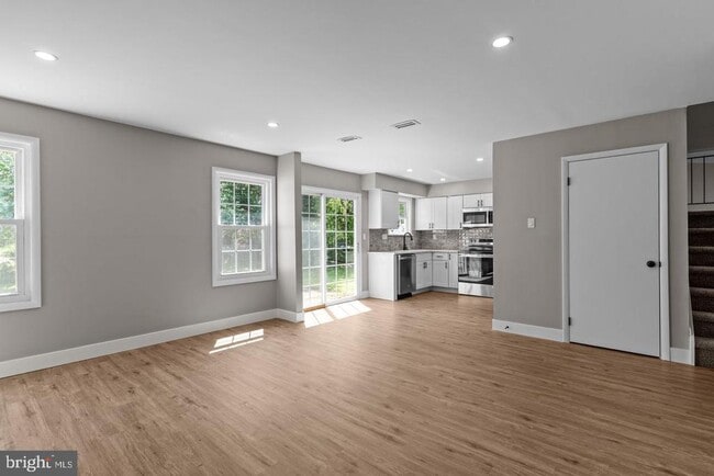 Building Photo - 203 Commonwealth Dr