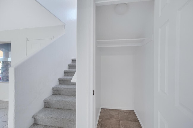 Building Photo - 9547 E Belmont Ave