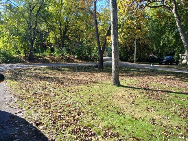 Building Photo - 112 Hazel Ct