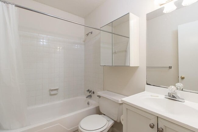 Building Photo - 2754 Tiffany Dr SW