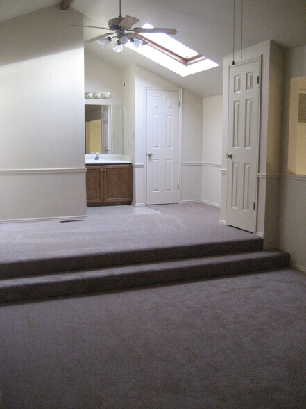 Building Photo - 777 S 400 E