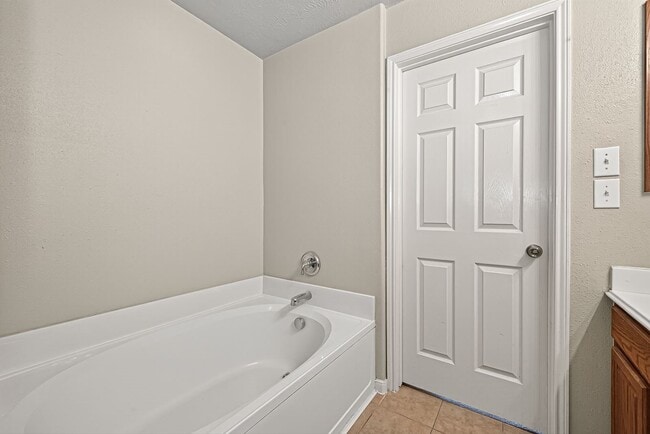 Building Photo - 24615 Amberleaf Ct