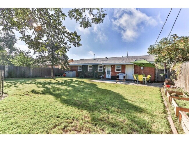 Building Photo - Beautiful Home Located Near Elementary & P...