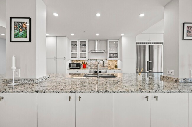 Building Photo - 4000 N Ocean Dr