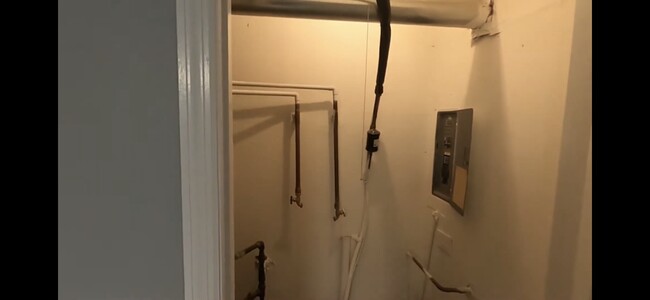 Washer hookup - 7557 Fleta St