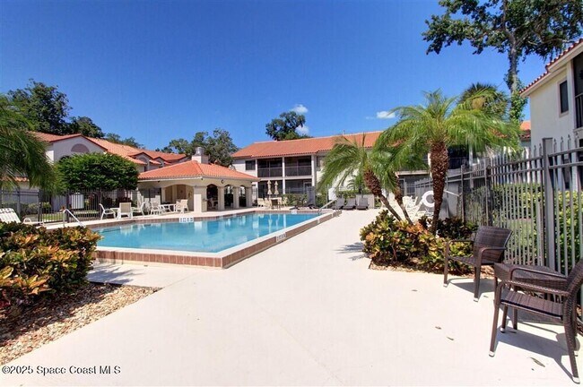 Building Photo - 1051 Country Club Dr
