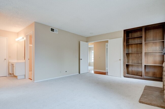 Building Photo - 20 Comanche Cir