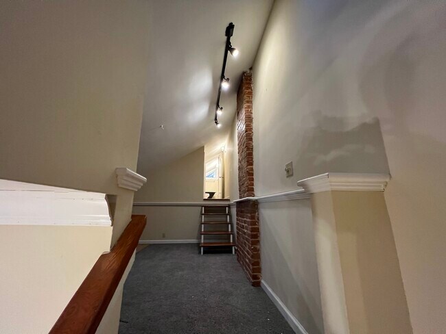 Guest Bed/Loft - 5321 Magazine St