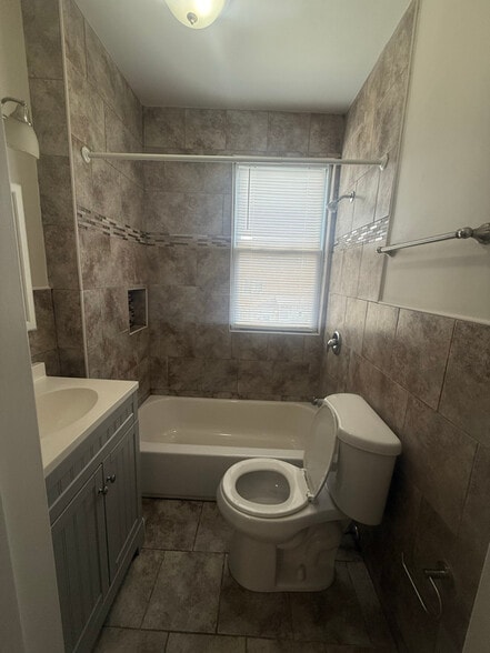 Building Photo - 3728 Dolfield Ave